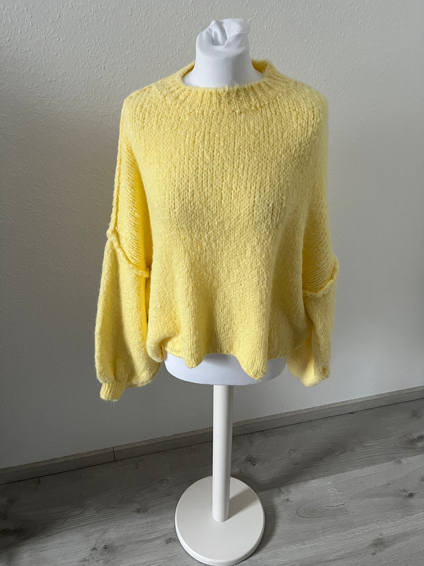 KURZER PULLOVER MARA - VERSCH. FARBEN