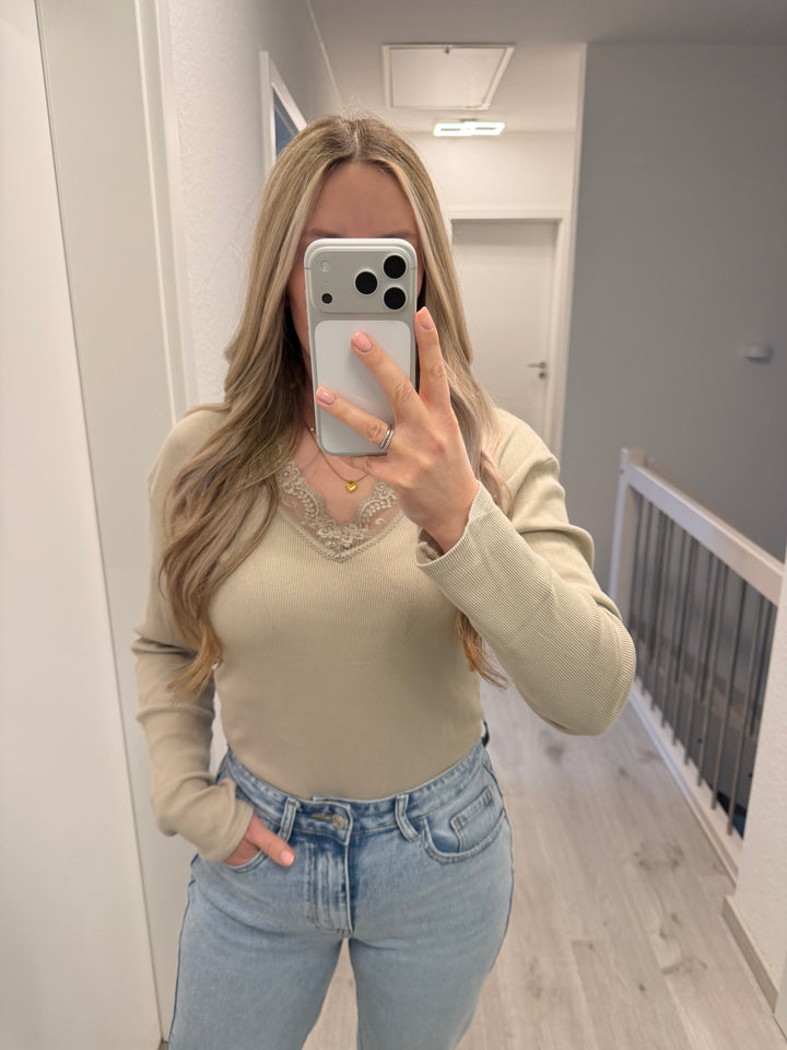 Rippshirt mit Spitze (versch. Farben)