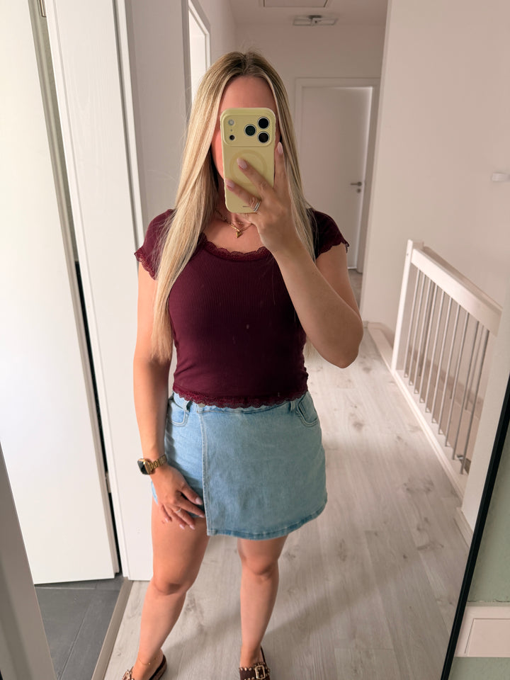 RIPPTSHIRT MIT SPITZE