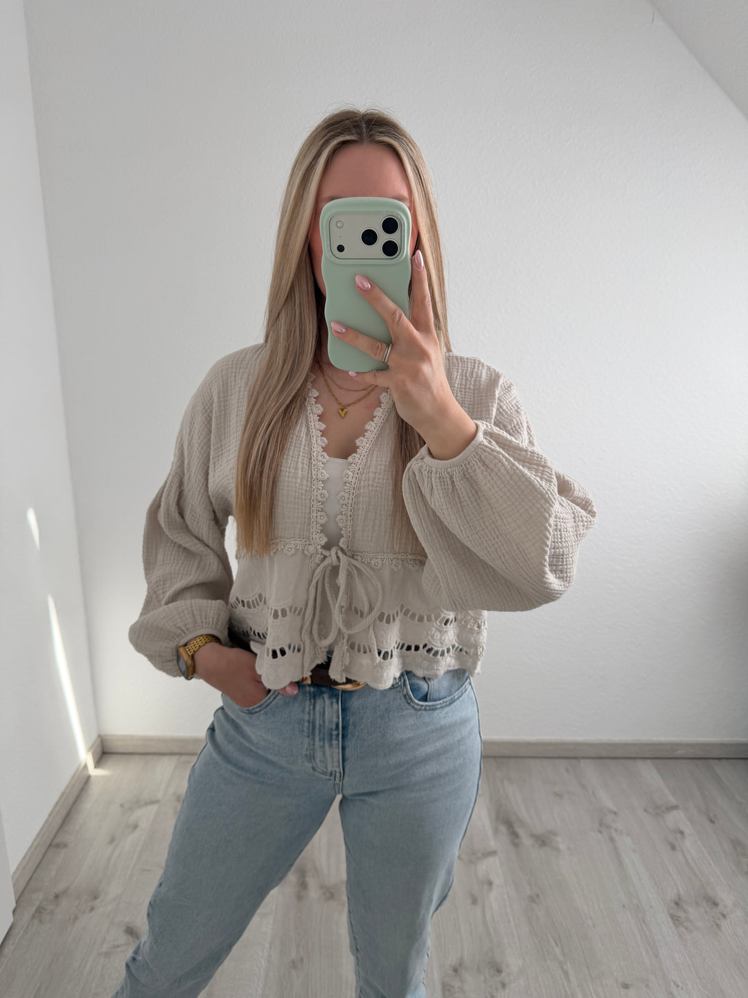 MUSSELINSPITZENBLUSE