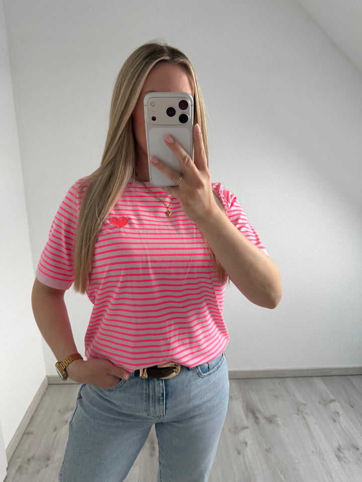 GESTREIFTES TSHIRT MIT HERZ