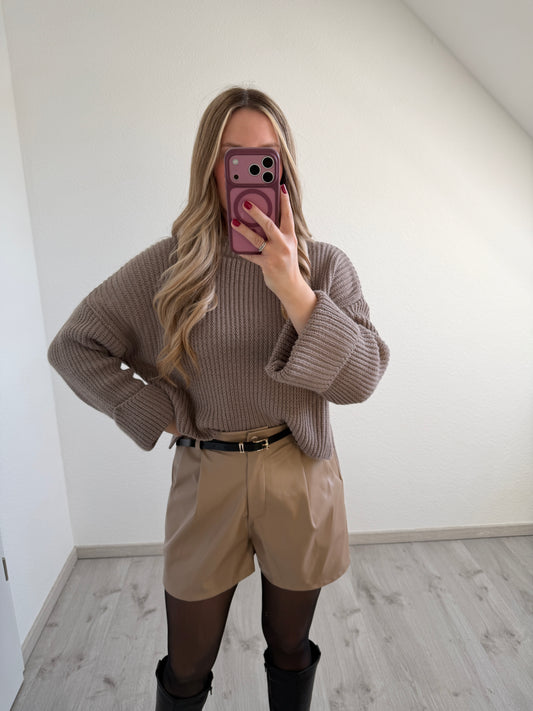 Lederimitatshorts mit Gürtel