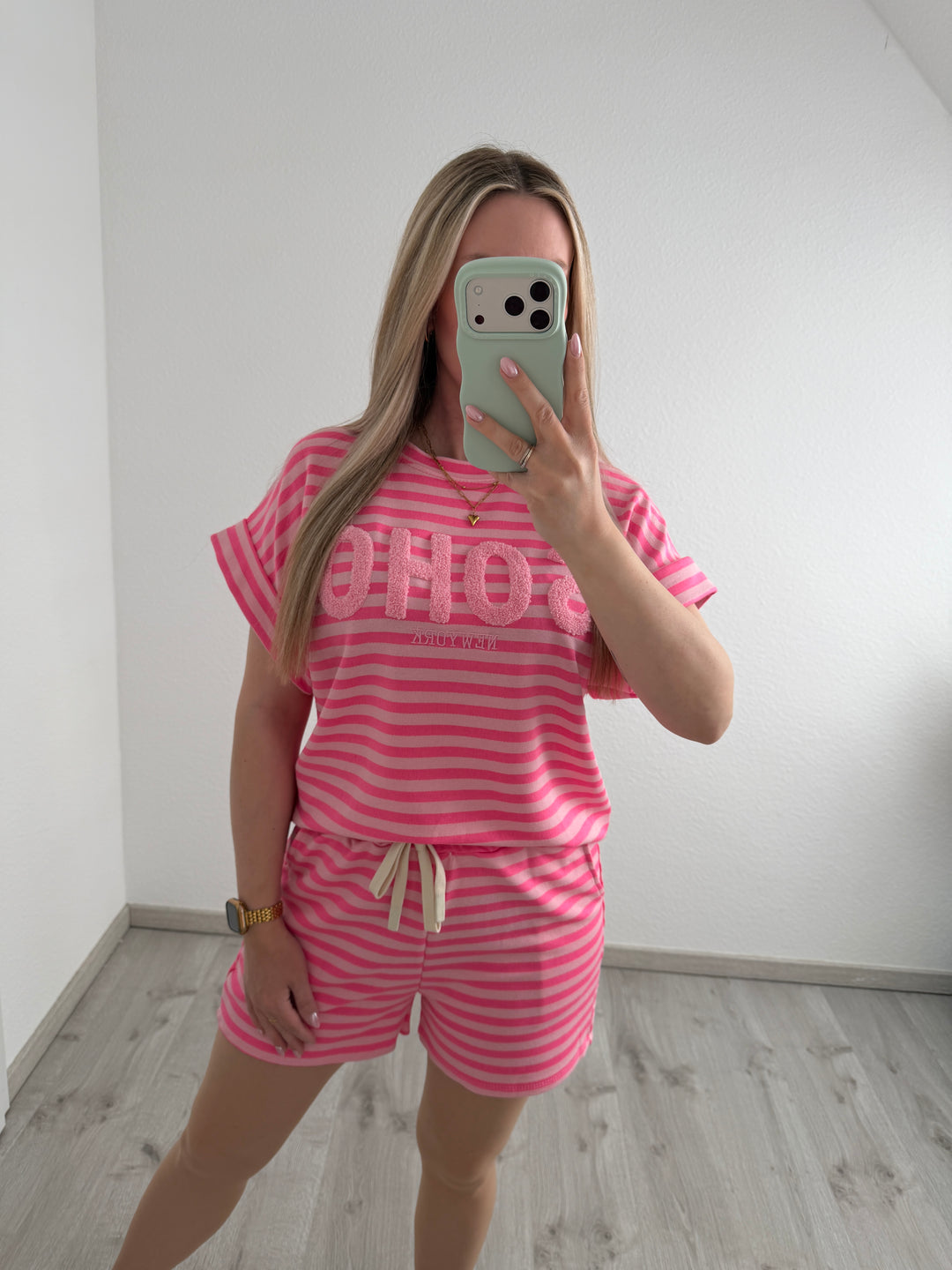 STREIFENSWEATSHORTS