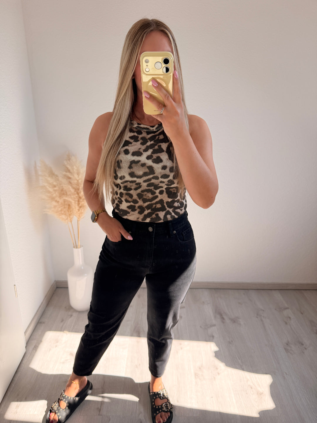 MOM JEANS