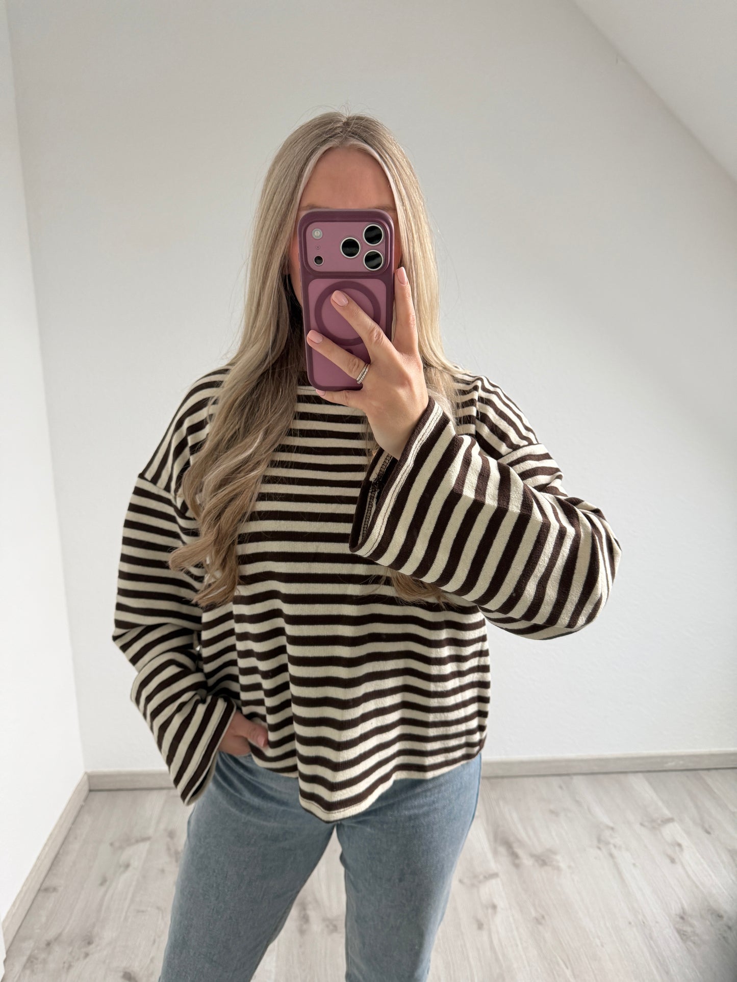 Dünner gestreifter Pullover