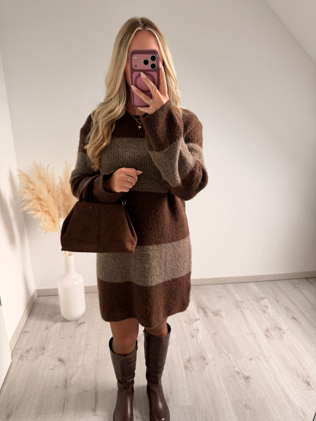 GESTREIFTES STRICKKLEID