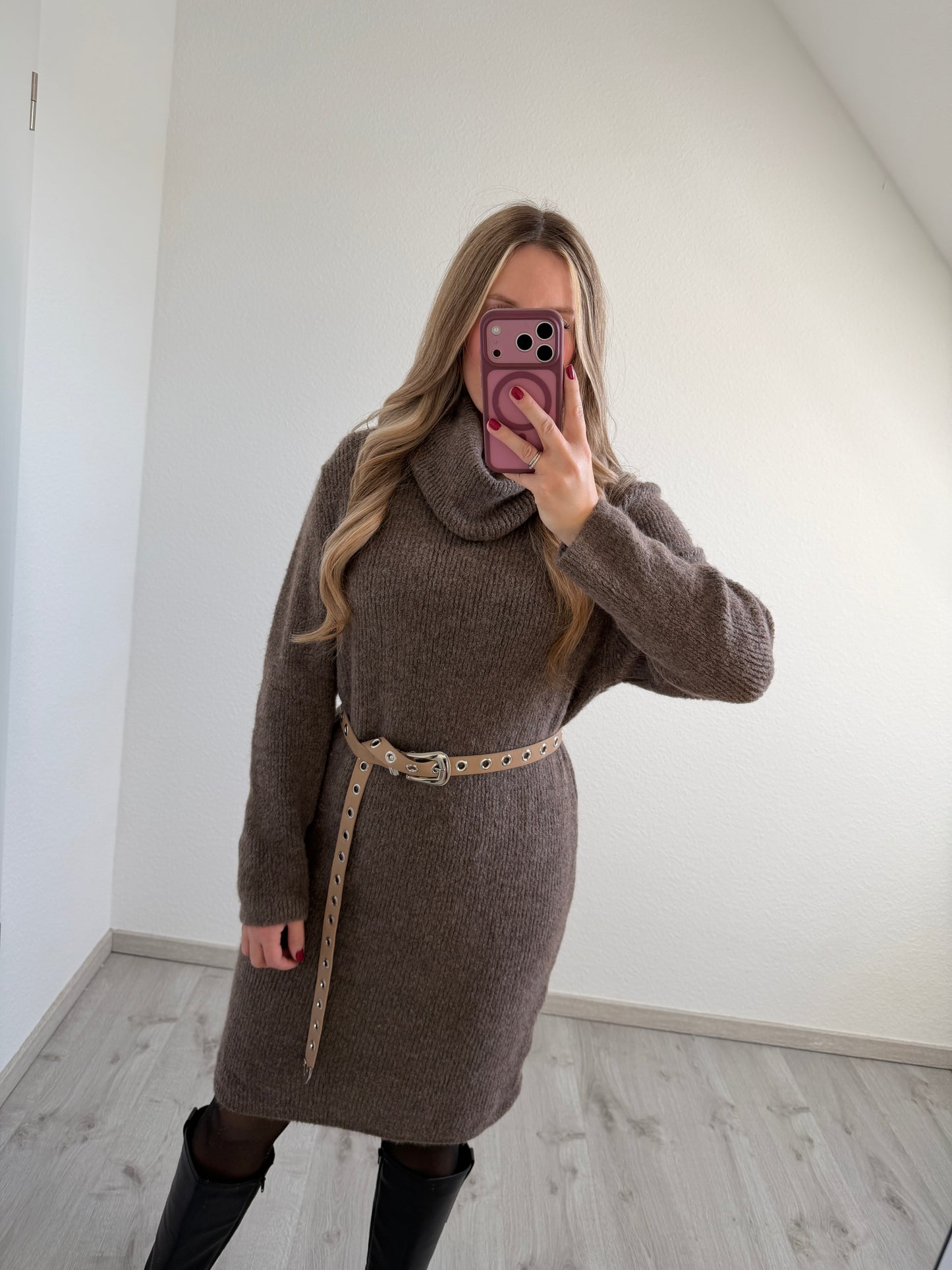 Strickkleid mit lockerem Rollkragen (versch. Farben)