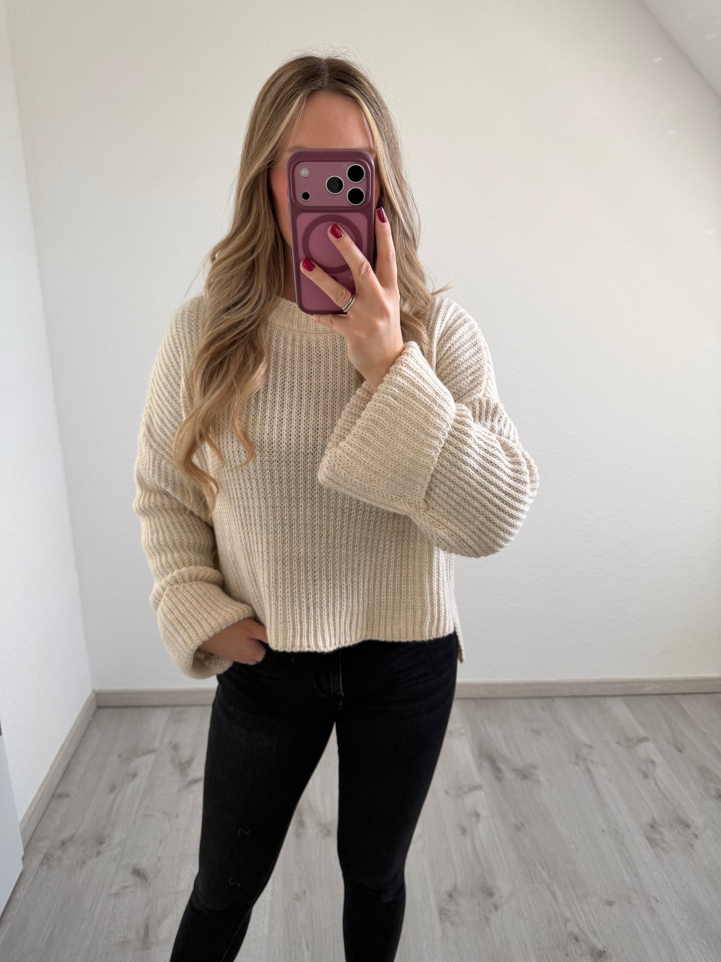 Kurzer Schlitzpullover (versch. Farben)
