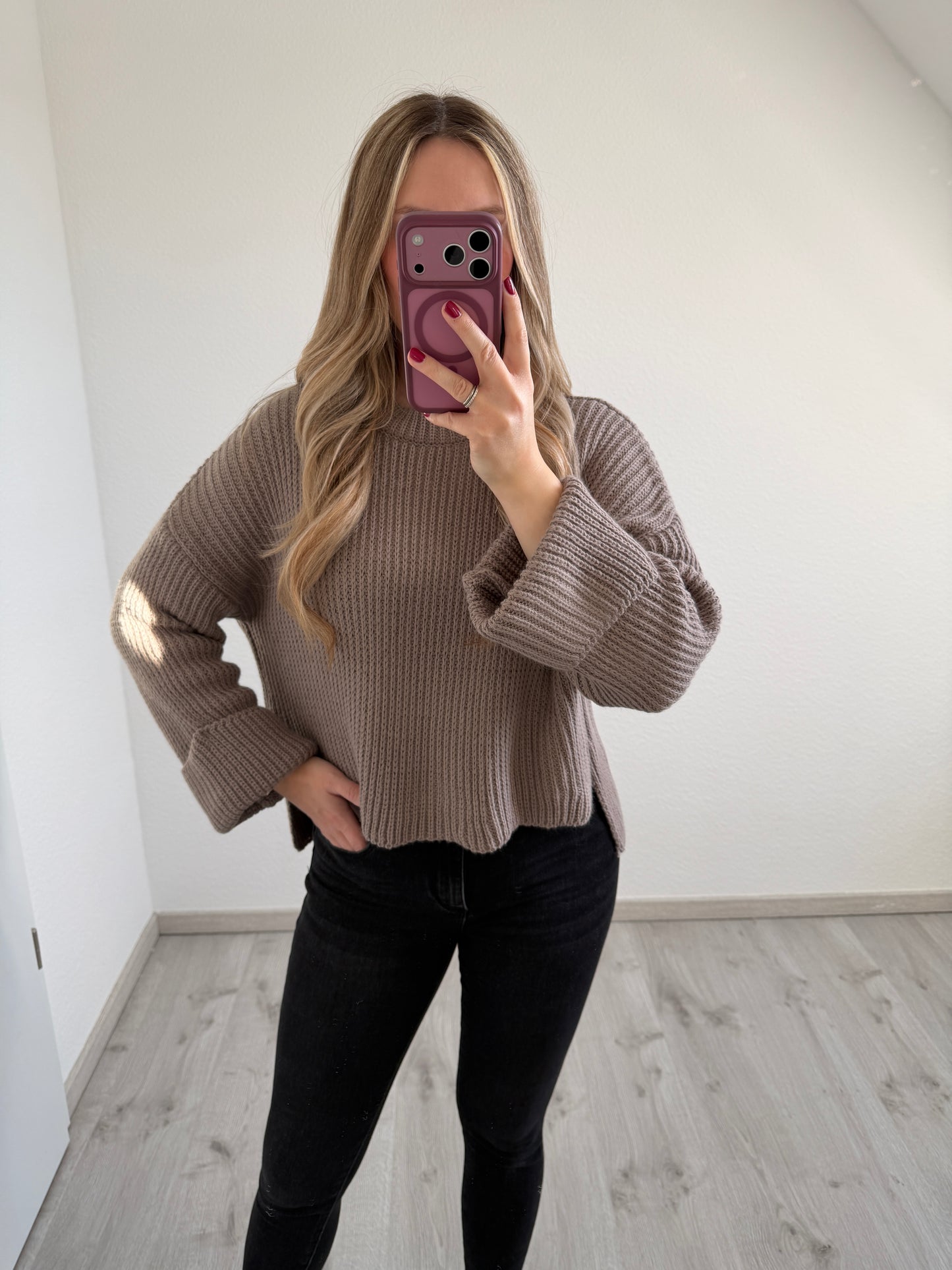 Kurzer Schlitzpullover (versch. Farben)