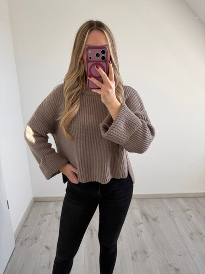 Kurzer Schlitzpullover (versch. Farben)