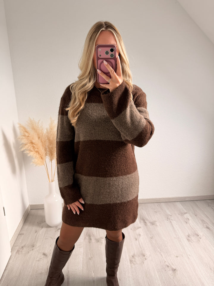 GESTREIFTES STRICKKLEID