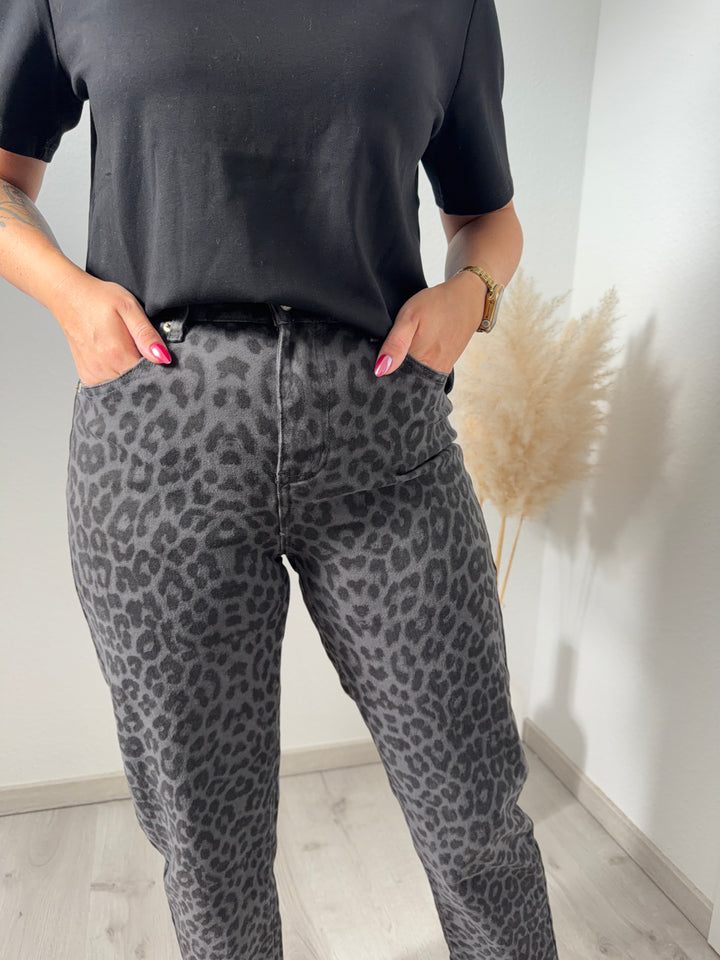 LEO MOM JEANS