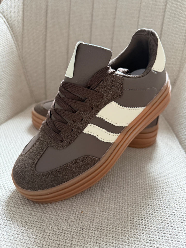 SNEAKER SPRING