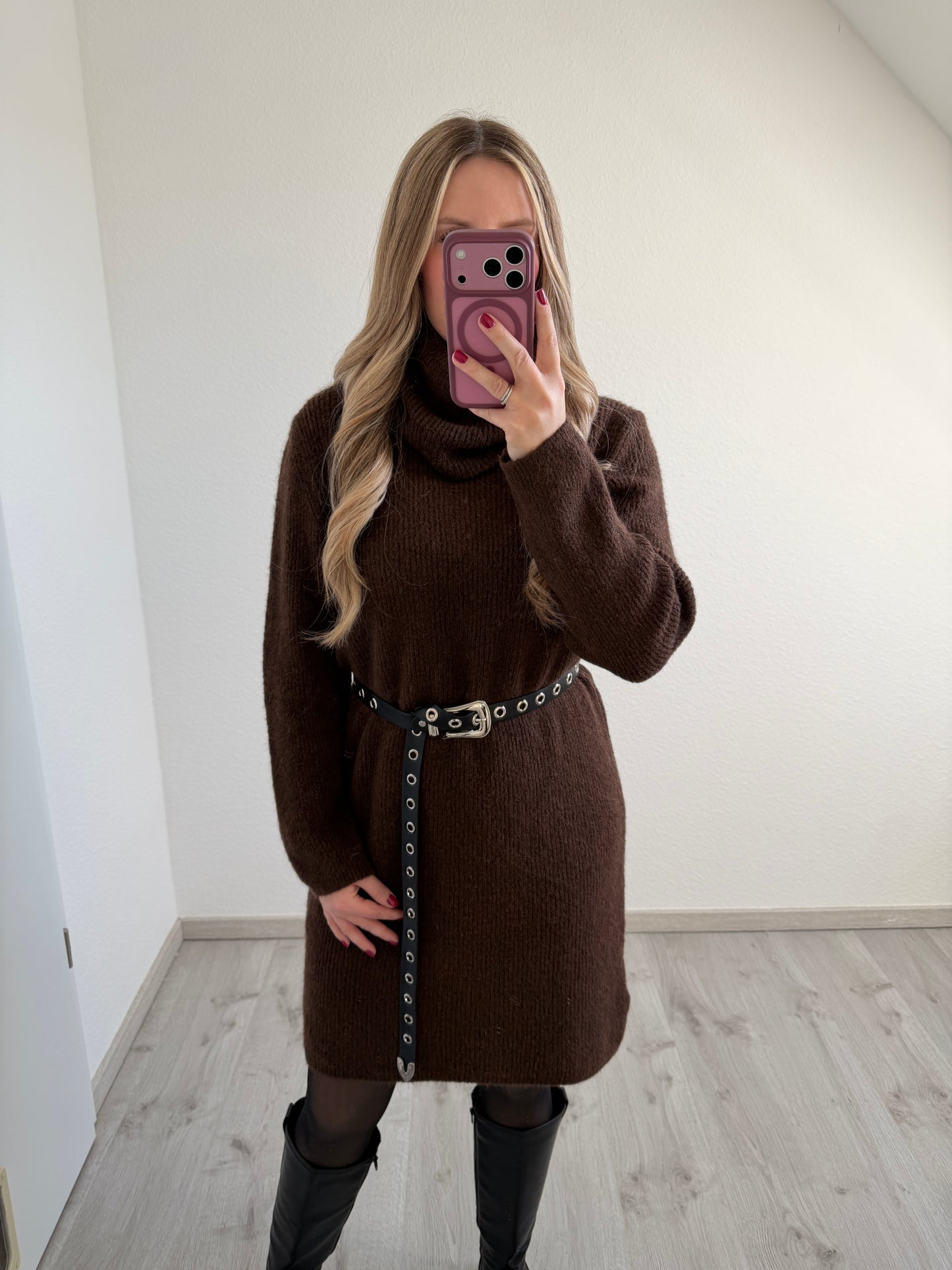 Strickkleid mit lockerem Rollkragen (versch. Farben)