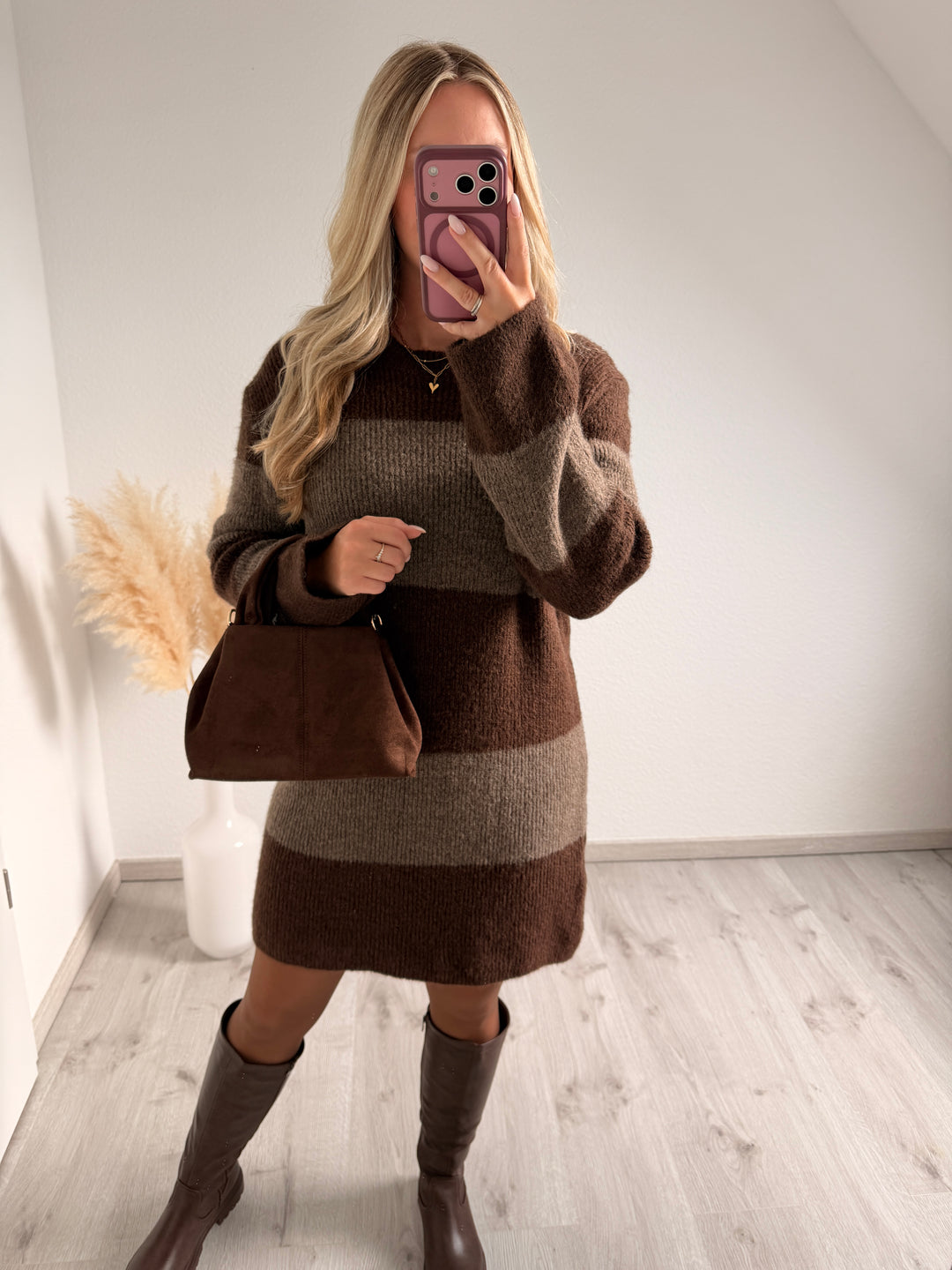 GESTREIFTES STRICKKLEID