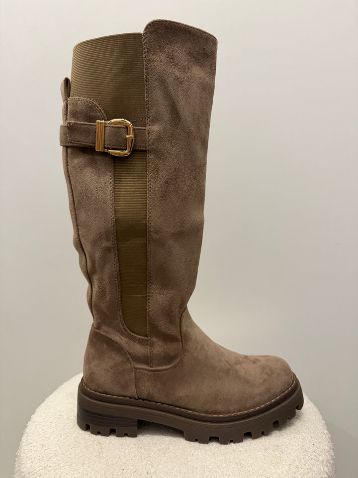 WILDLEDERIMITATSTIEFEL MIT GOLDENER SCHNALLE