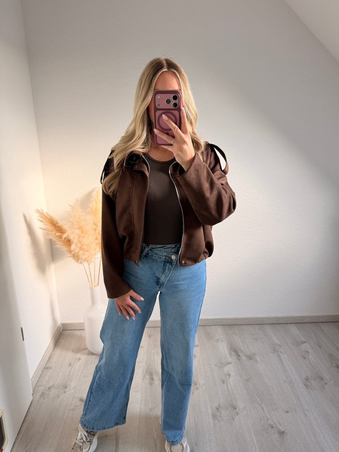 ASYMMETRISCHE STRAIGHT LEG JEANS
