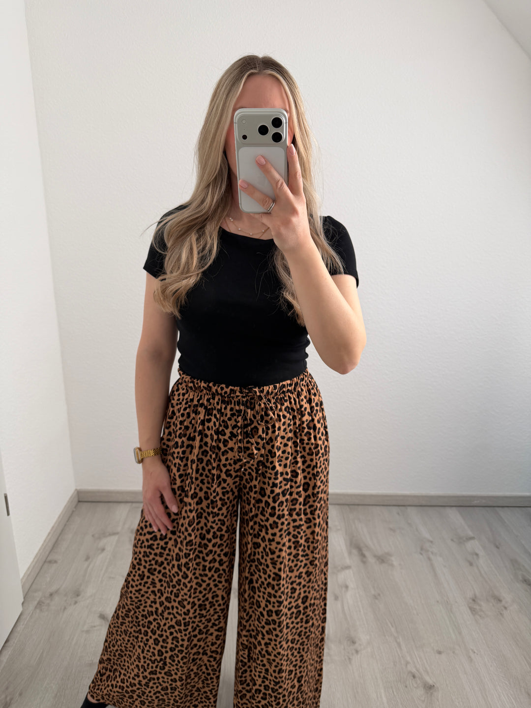 LOCKERE LEOHOSE (VERSCH. FARBEN)