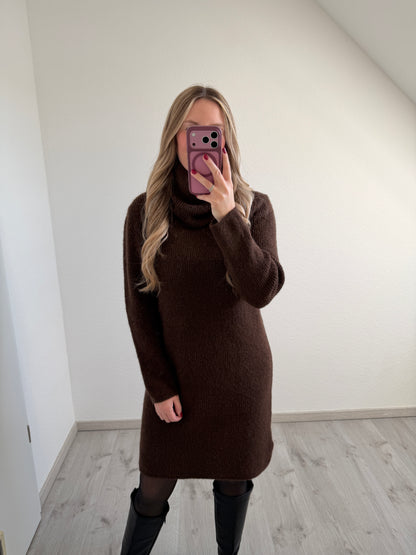 Strickkleid mit lockerem Rollkragen (versch. Farben)