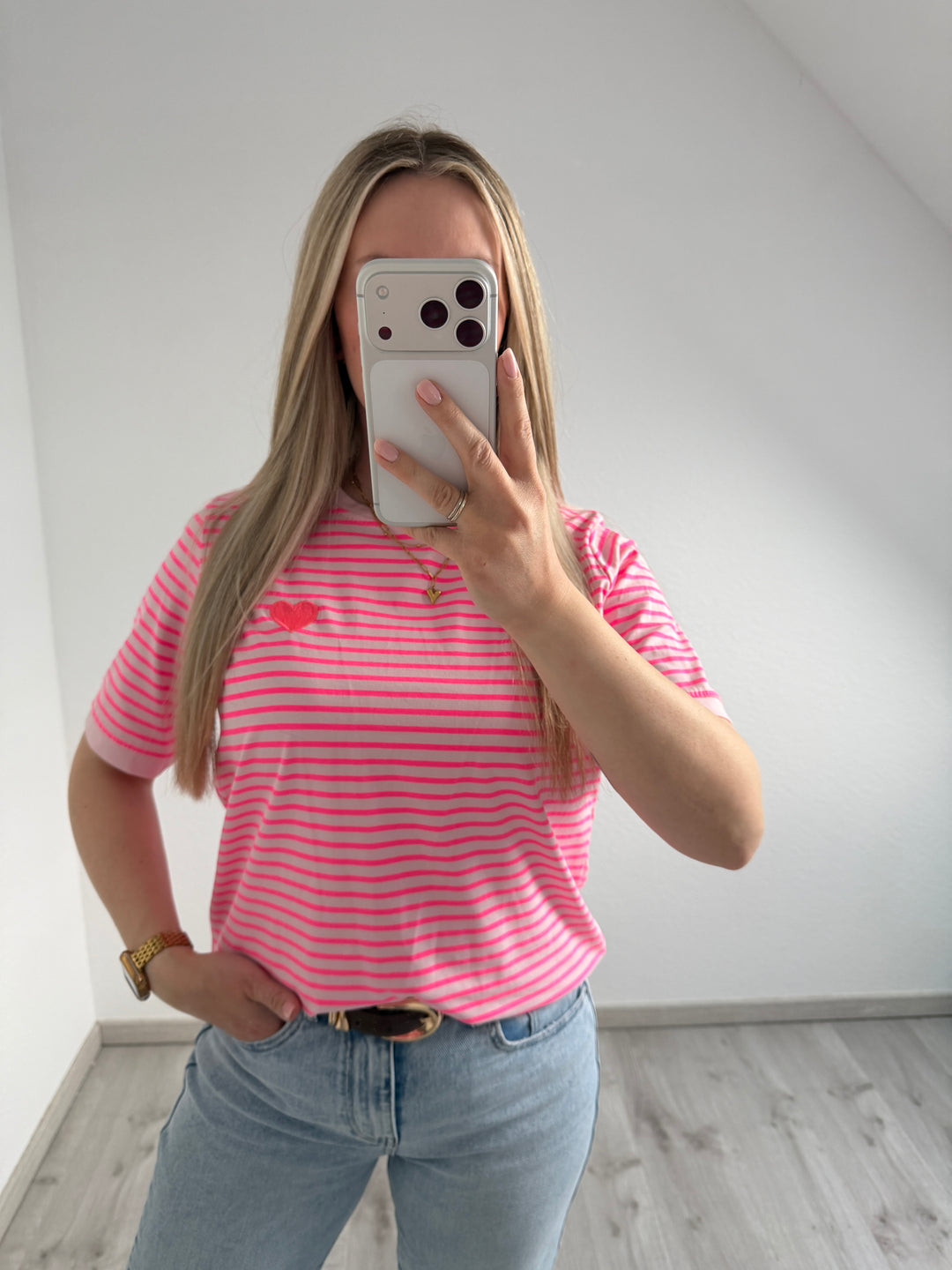 GESTREIFTES TSHIRT MIT HERZ