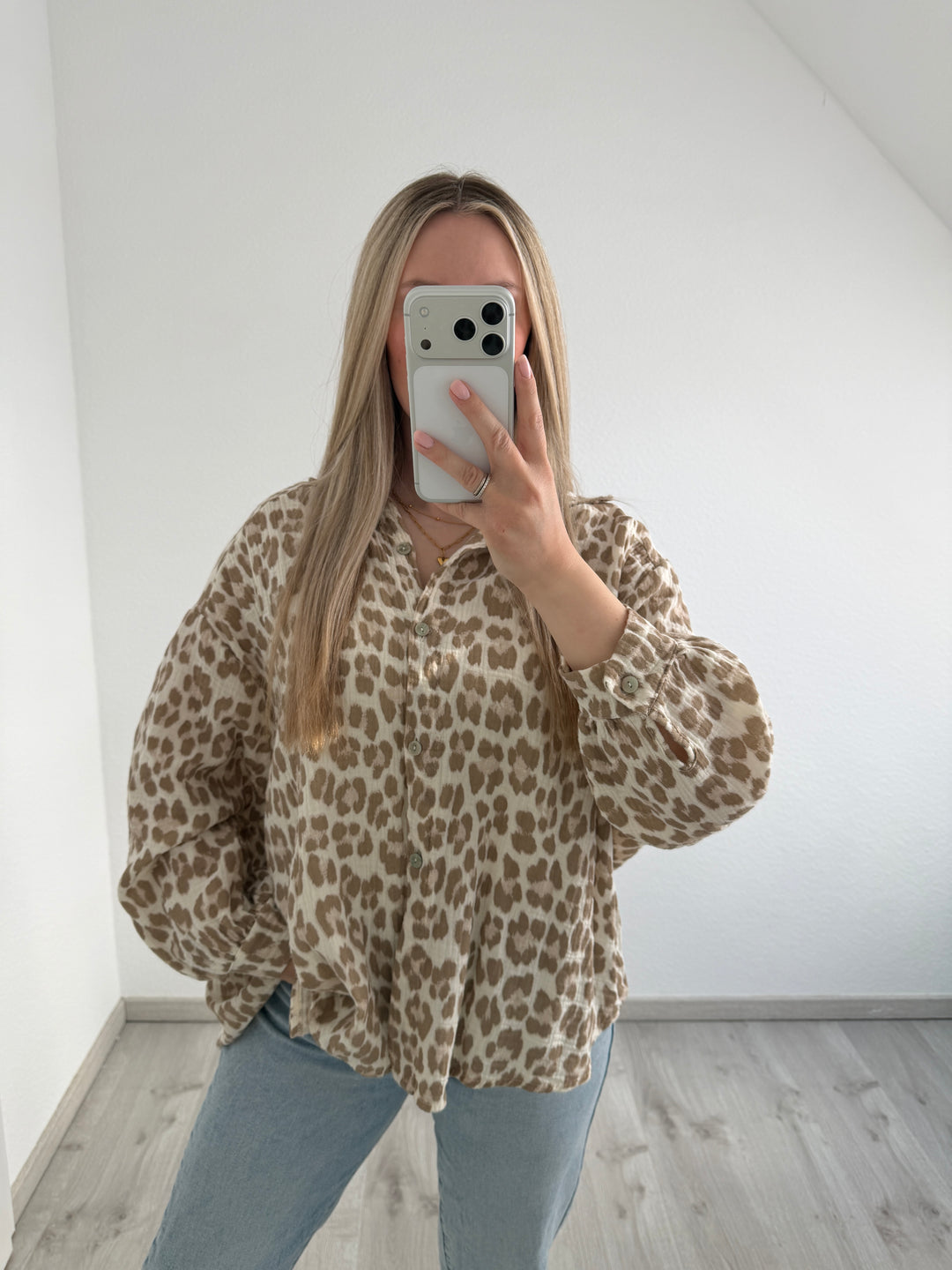 KURZE LEO MUSSELINBLUSE