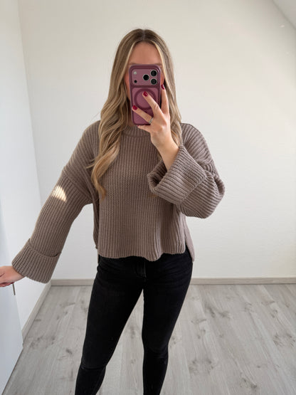 Kurzer Schlitzpullover (versch. Farben)