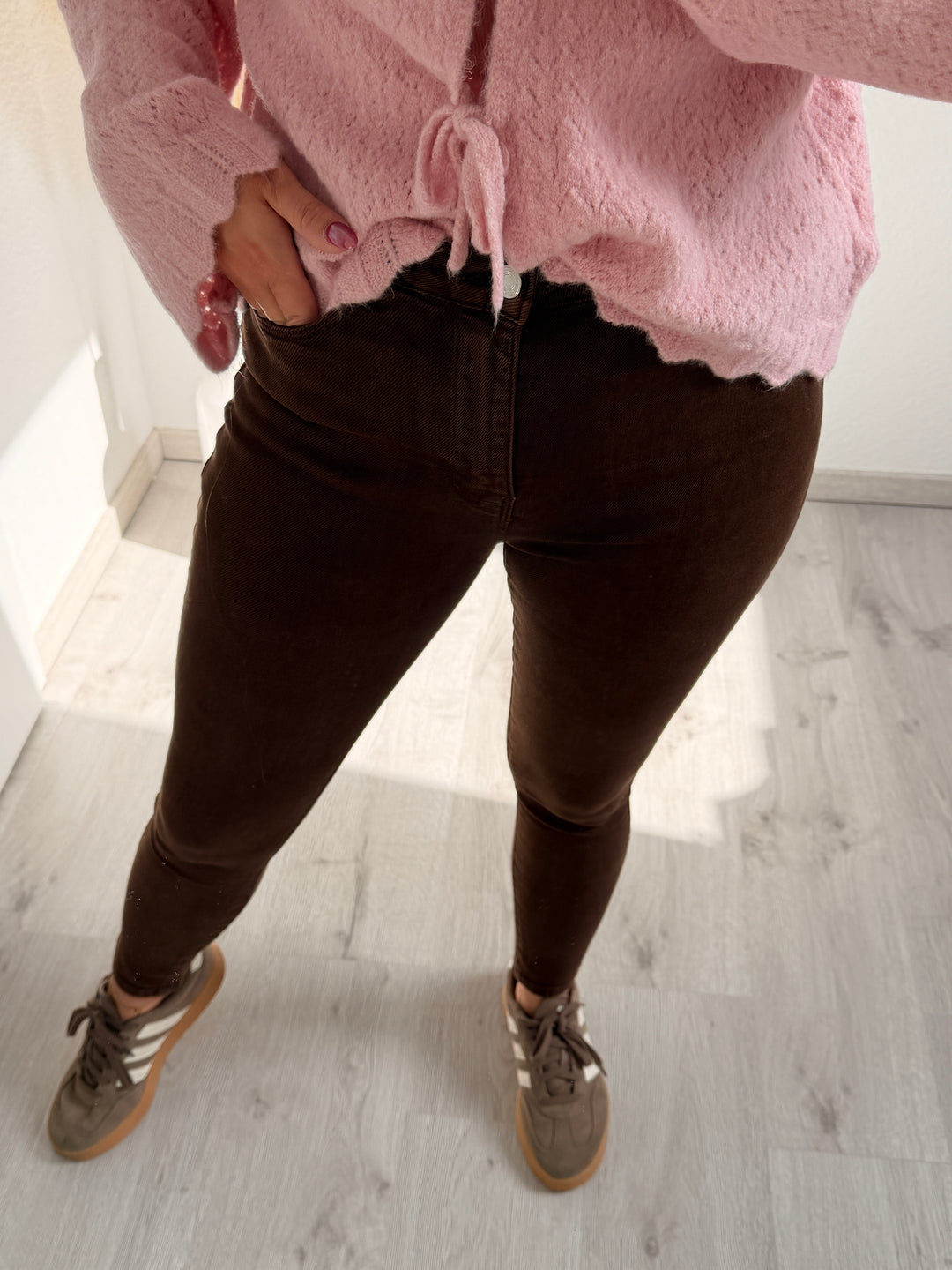 BRAUNE SKINNY JEANS