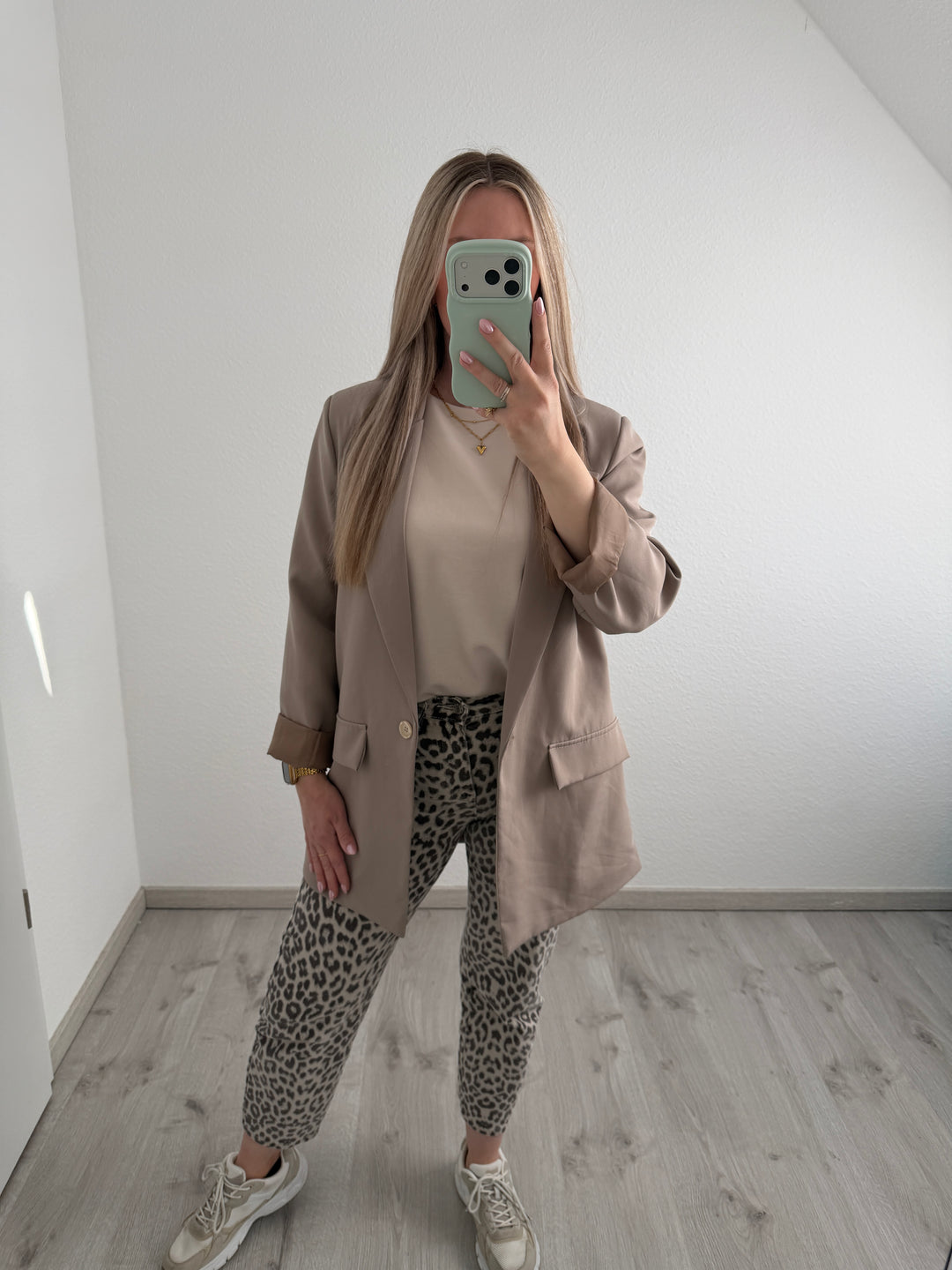 LEO MOM JEANS